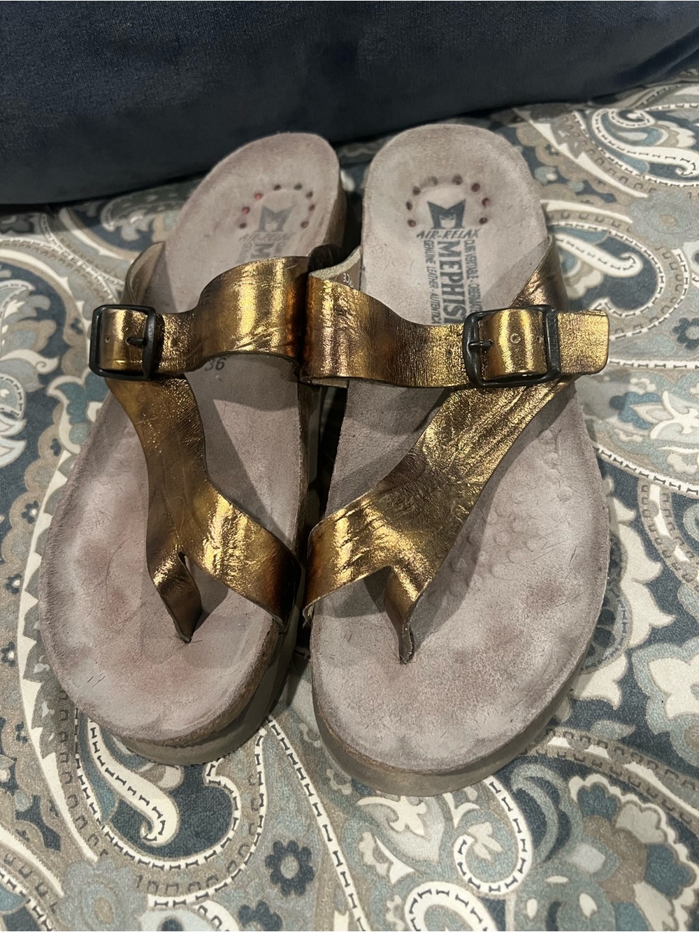 Mephisto Women's Helen Metallic Bronze Thong Sandals
